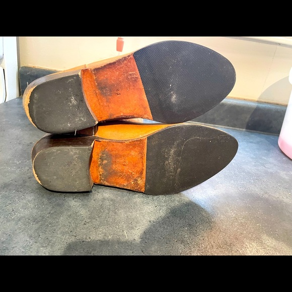 Kindred Spirit Kilim rug and leather boots. - Picture 5 of 9